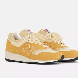 Limited edition men’s new balance 997 sneakers, apricot and calcium color way